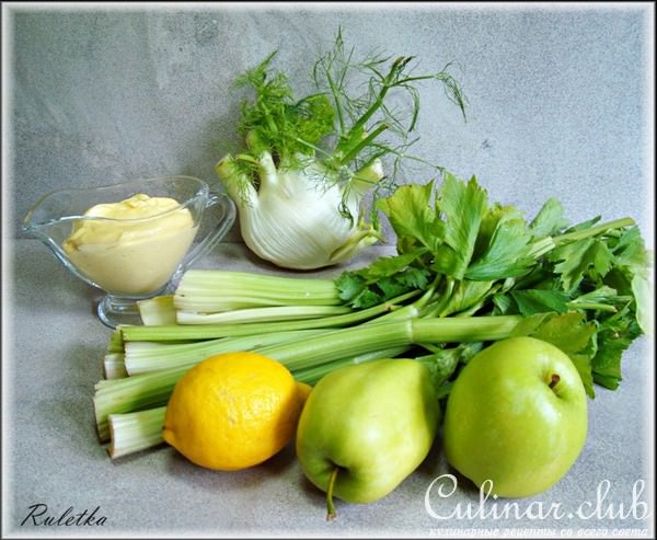 Салат из сельдерея, яблок и фенхеля с запечённой свиной корейкой и можжевельником.