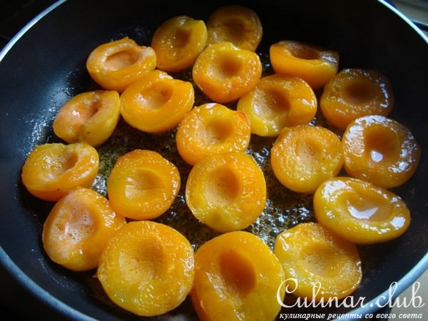 Мясо с абрикосами под медово-апельсиновым соусом