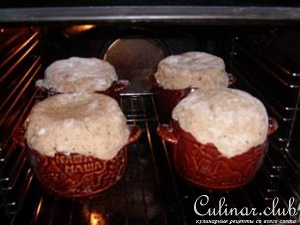 Мясо с овощами в горшочке