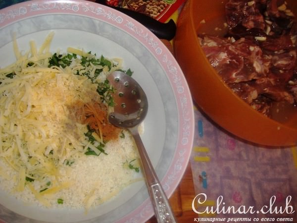 Баранина в сырной корочке с молодым картофелем