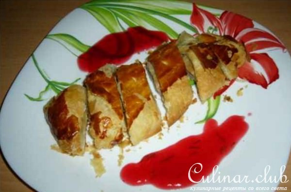 Свиное мясо в тесте с соусом Дарбо
