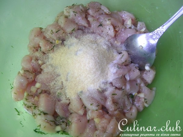 Мясной рулет с разноцветным рисом