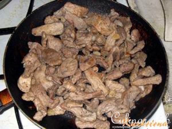 Свинина в пиве с овощами и ананасом