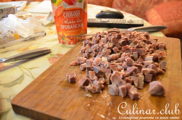 Оливье с куриными пупочками