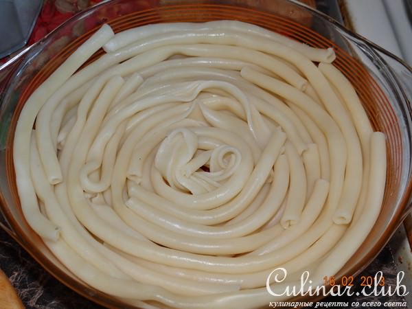 Макаронный пирог с начинкой