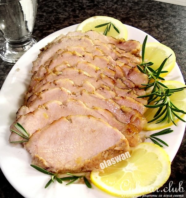 Свинина запеченая с розмарином и лимоном