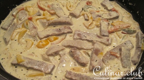 Спагетти с языком, сладким перцем и прованскими травами