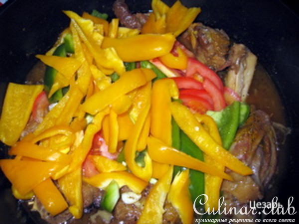 Баранина с чесноком и овощами