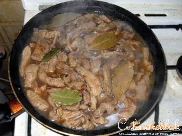 Свинина в пиве с овощами и ананасом