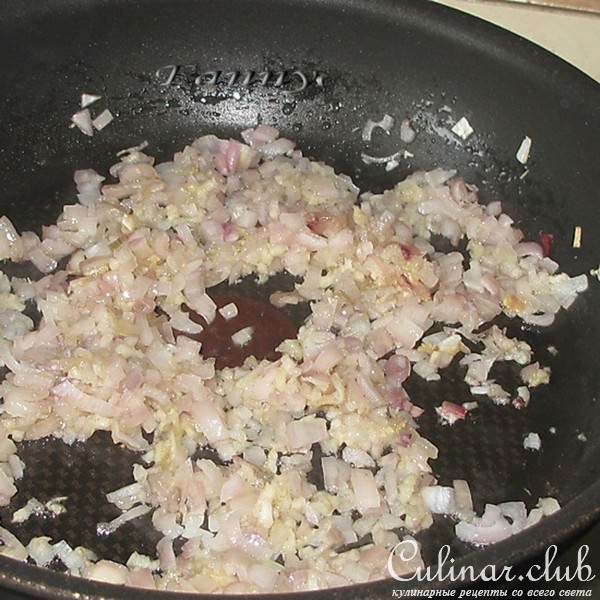 Баранина пряная с курагой на шпажках