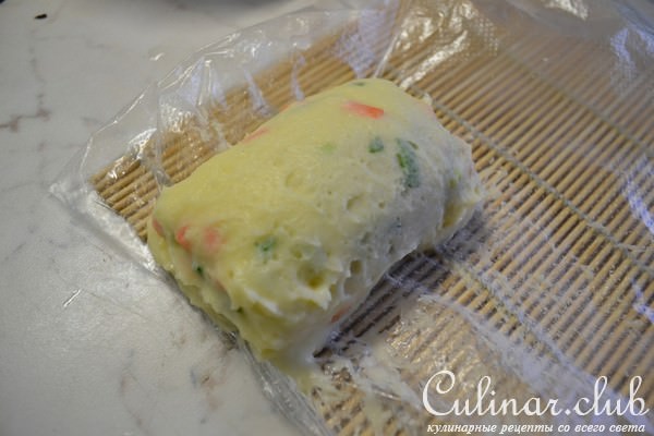 Дорада, запеченная в пюре, с белыми грибами и сыром дор блю.