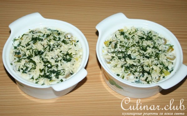 Свинина с овощами и оливками в горшочках