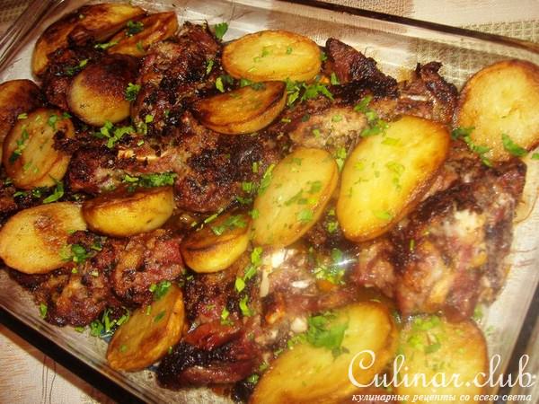 Баранина в сырной корочке с молодым картофелем