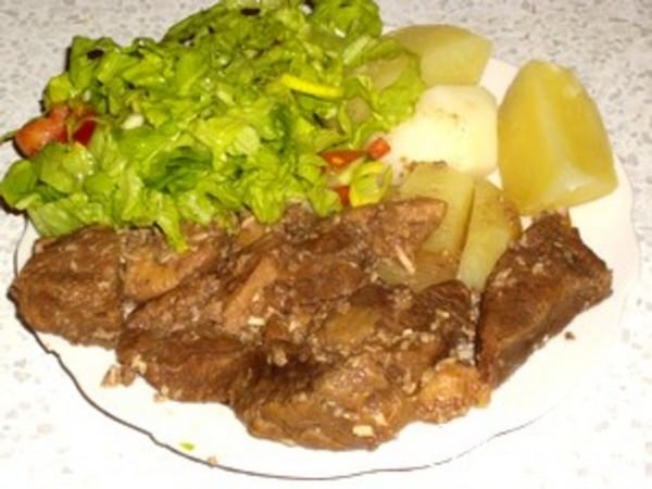 Баранина с айвой и орехами