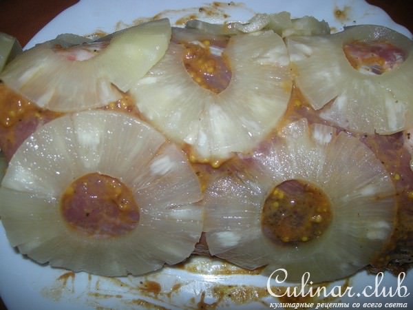Мясо в ананасе