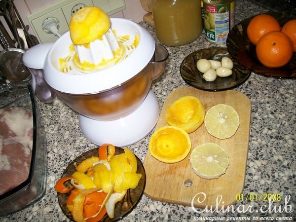 Мясо по-гречески...а по-русски просто "свинья в апельсинах"