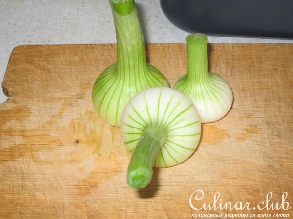 Свининка под подушкой и запеченый картошка.