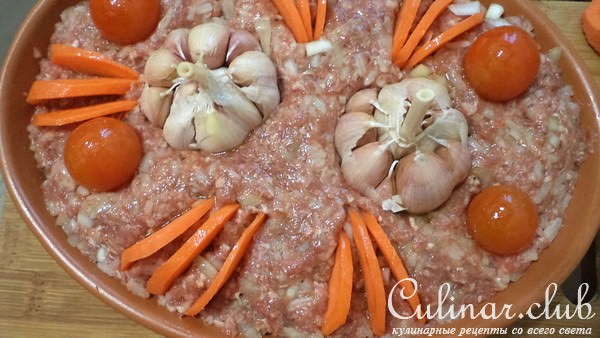 Бо-оольшой "ЁЖИК" в отличной форме)) с соусом "Киккоман", чесноком, черри и морковкой!))
