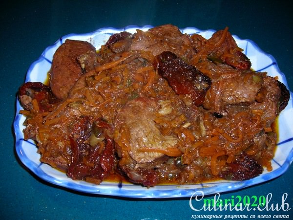 МЯСНЫЕ МЕДАЛЬОНЫ НА МОРКОВНО-ЛУКОВОЙ ПОДУШКЕ 