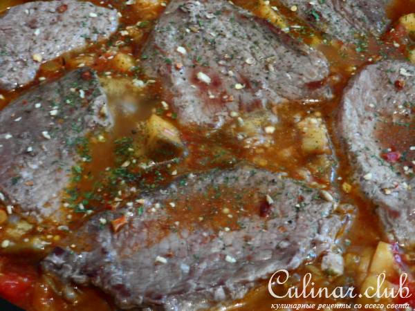 Телятина тушёная с овощами.