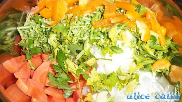 Пряный заяц в духовке с овощами
