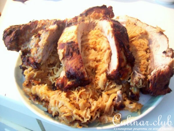 Свиная грудинка,фаршированная капустой.