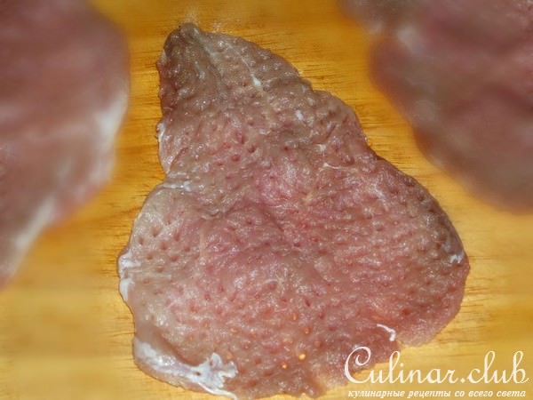 Мясные пальчики со шпинатом и сливочным соусом