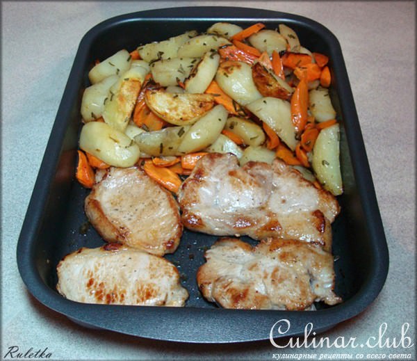 Филе свинины с ореховой крошкой и розмарином.