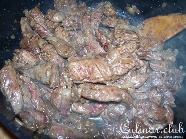 Строганов из оленины с грибами в мультиарке 