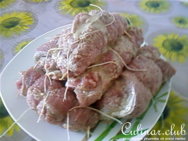 Кускус с миндалем и мясным рулетом