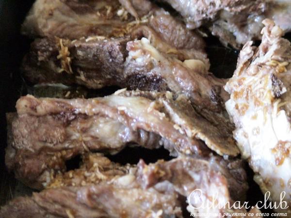Картошка с ребрышками в имбирно-медовой глазури с соусом "Цацики"