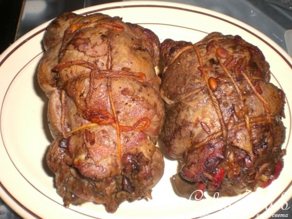 Плечо молодого барашка фаршированное пастой "Орзо", кедровыми орешками и сухофруктами