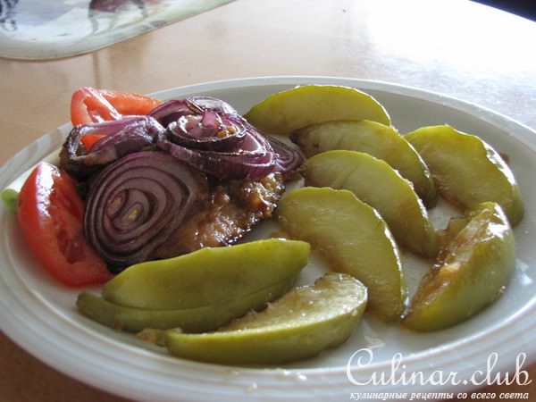 Свинина в сахаре с яблоками по-китайски