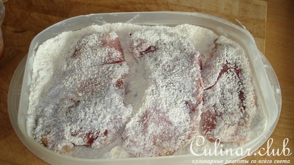 Мясо, запечённое в сметане с айвой