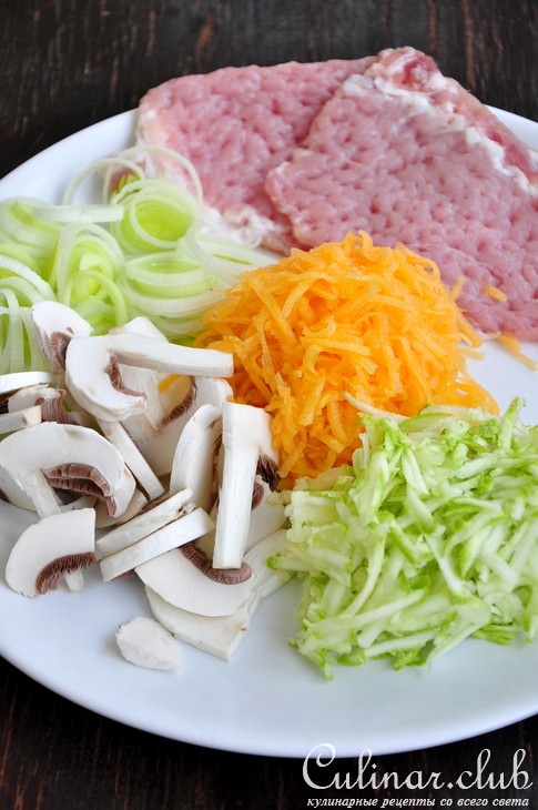 Баклажаны запеченные с мясом, грибами, овощами и тремя видами сыра