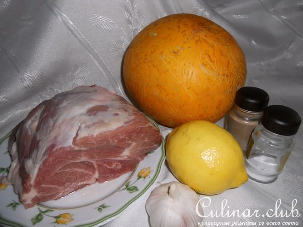Запеченная свиная шейка с дыней 