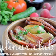 Молодой картофель запеченный с копчеными ребрышками