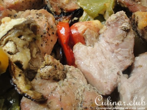 Пряная свинина с овощами и сыром запечёная в рукаве-рецепт выходного дня