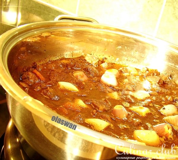 Тушеная говядина.Не просто тушеная говядина,а Boeuf bourguignon!