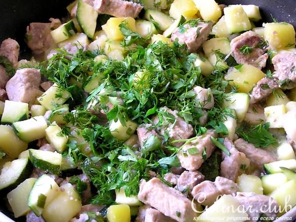 Свинина с картофелем, цуккини и эстрагоном