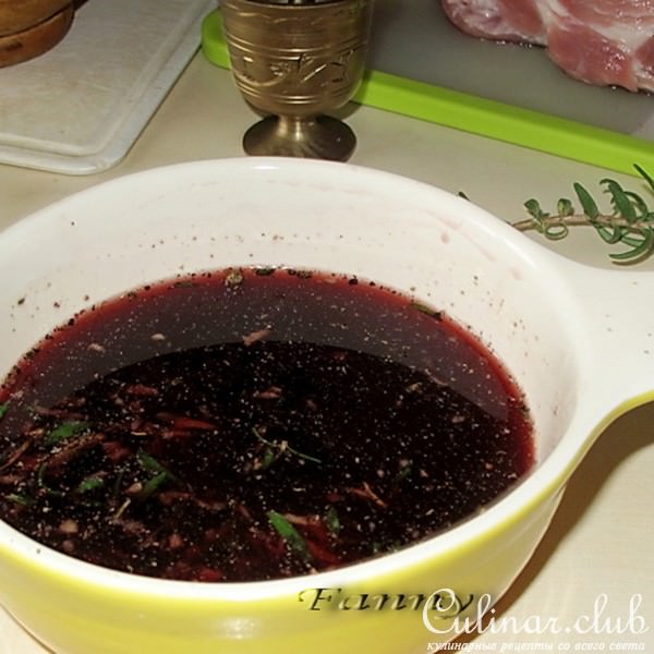 Свинина с брусничным соусом