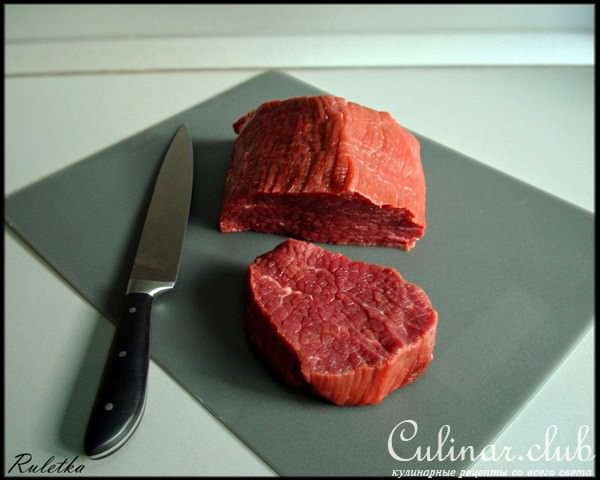Перечный раундрамб-стейк с грилованными овощами (pepper raundramb-steak).