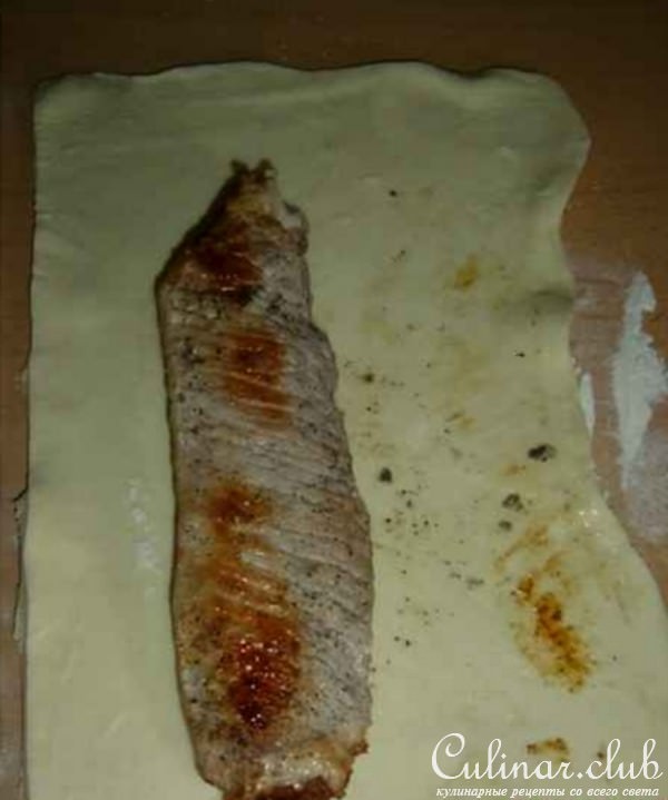 Свиное мясо в тесте с соусом Дарбо