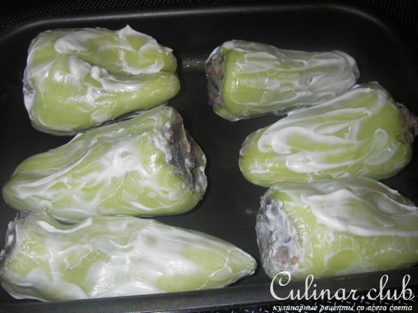Перец фаршированный беконом, картофелем и грибами