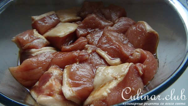 Шашлычки из свинины с картофелем, помидорками-черри и оливками в соевом соусе