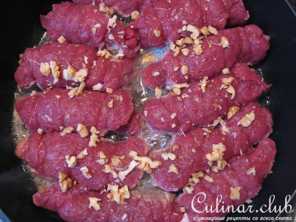 Мясные рулетики с с грецкими орехами
