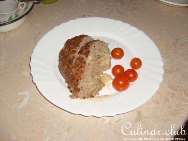 Ароматная мясная булка с молодой капустой