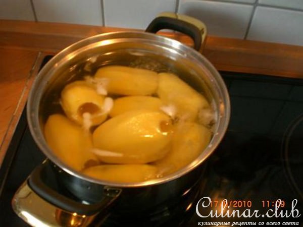 Картофель фаршированый мясом в сметанной подливке.(вариант)