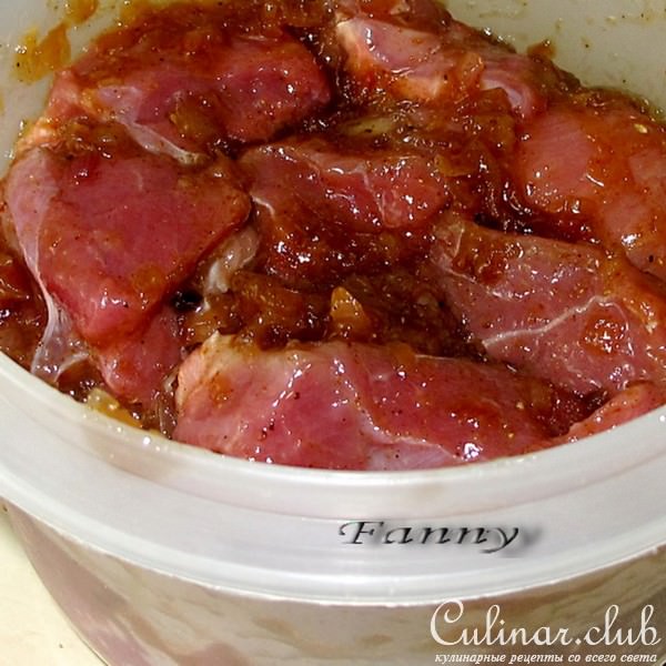 Баранина пряная с курагой на шпажках