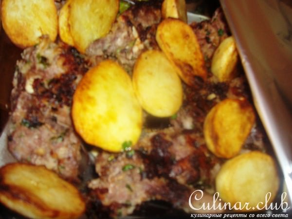 Баранина в сырной корочке с молодым картофелем